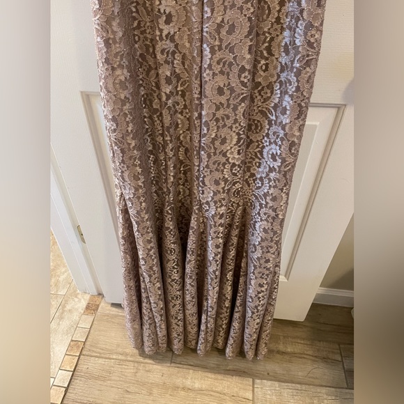 R&M Richard’s Women’s Size 10 Formal Tan/Gold Lace Gown - Picture 7 of 12